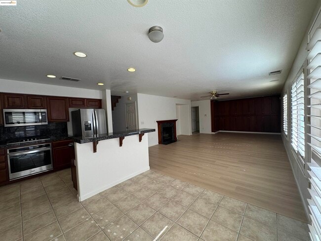 Building Photo - 4558 Mirror Ct