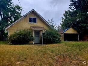Building Photo - South Hill Cottage Home - Large Fenced Yard