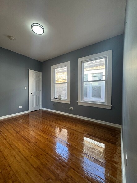 Building Photo - 8955 S Union Ave