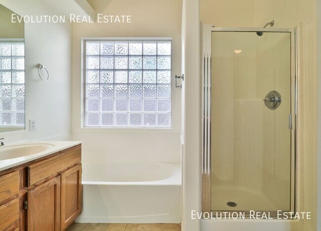Building Photo - 3226 E Sequoia Dr