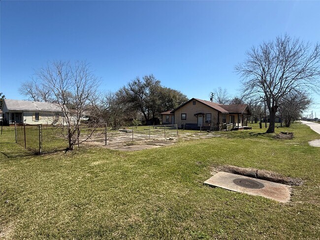 Building Photo - 1934 Austin Ave