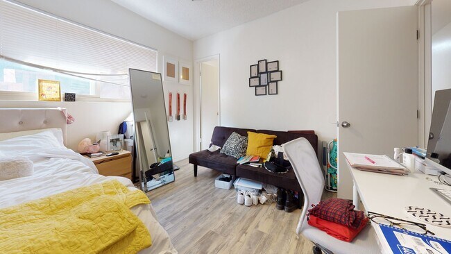 Building Photo - 5673 Campanile Way