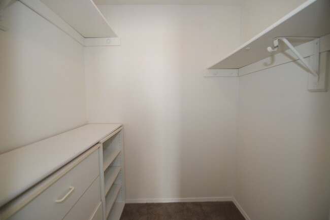 Building Photo - Renovated 2/1 Condo in Sandy Springs w/ Po...