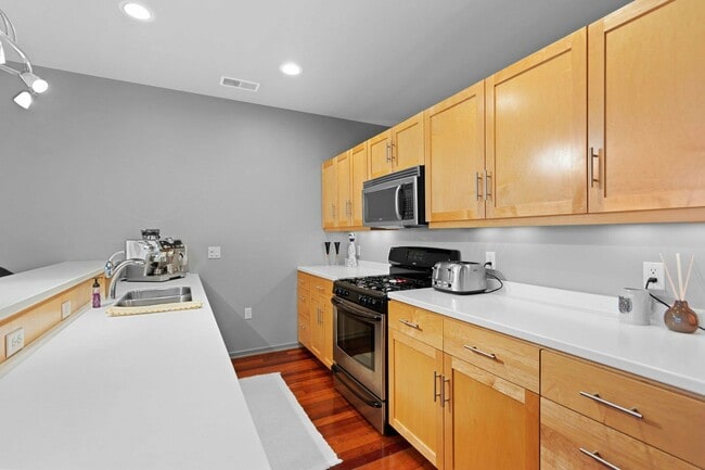 Building Photo - 101 Cherry St