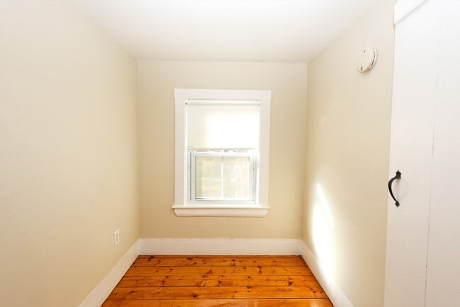 Building Photo - 354 Pond St