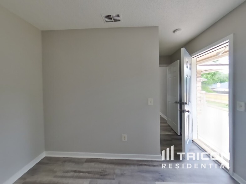 Building Photo - 2608 Bottomridge Dr