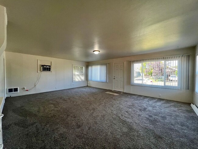 Building Photo - 803 S 14th Ave