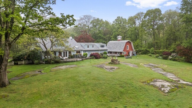 Building Photo - 1025 Old White Plains Rd