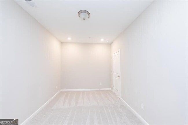 Building Photo - 272 Commons Ave