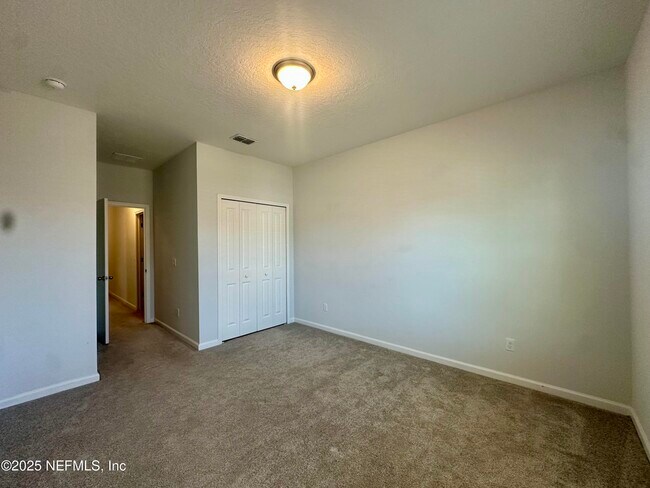 Building Photo - 215 Pine Bluff Dr