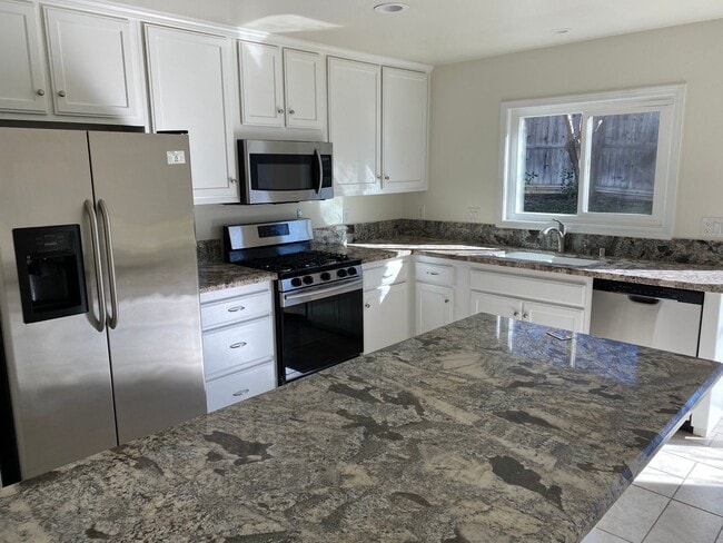 Building Photo - 518 Irelan Dr