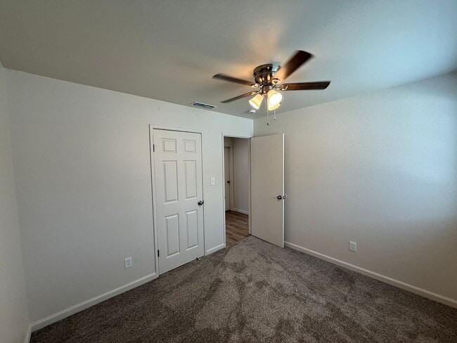 Building Photo - Updated single story near shopping and fre...