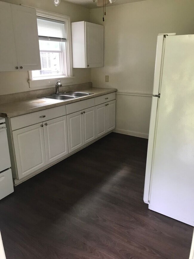 Building Photo - 3 bed house in Henrico County! Alle electric, Central HVAC, large yards, laundry Rva North side!