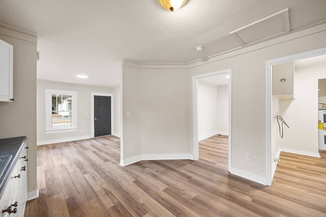 Building Photo - Two bedroom home!