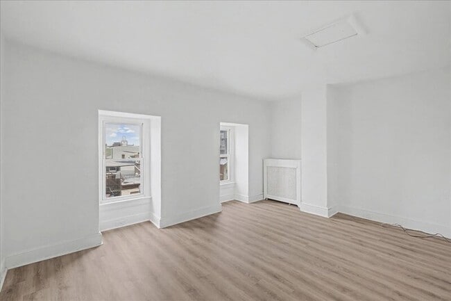 Building Photo - 206 N Broadway