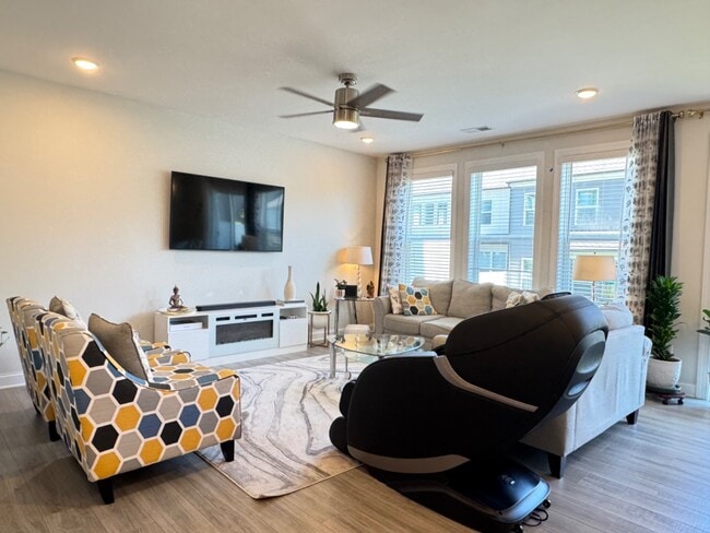 Building Photo - 4 Bedroom Luxury Townhome in Apex