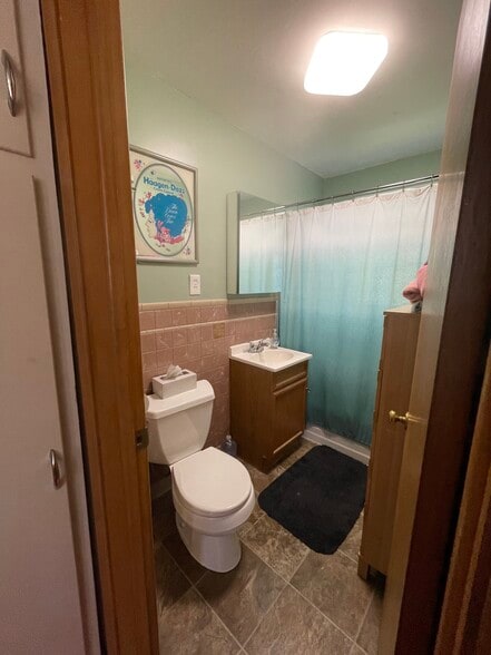 Bathroom - 1628 California St NE