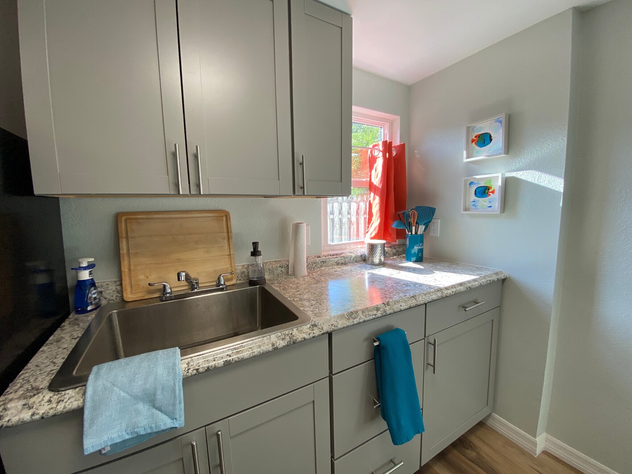 Building Photo - 236 6th Ave N