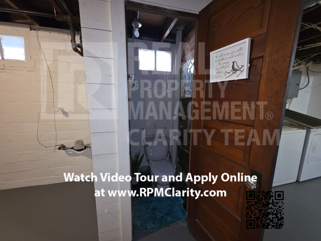 Building Photo - Available Today! 3 Bed/1.5 Bath Five Point...