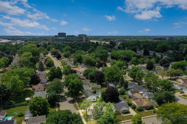 Building Photo - 1213 Langlade Ave