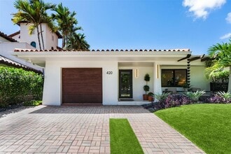 Building Photo - 420 SW 19th Rd