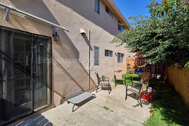 Building Photo - 4560 Maple Ave
