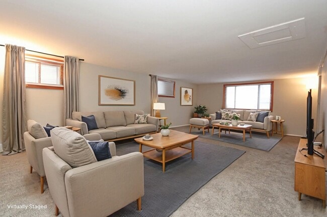 Building Photo - 322 Maple Dr