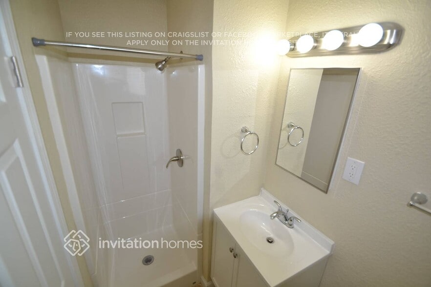 Building Photo - 18138 Villa Park St