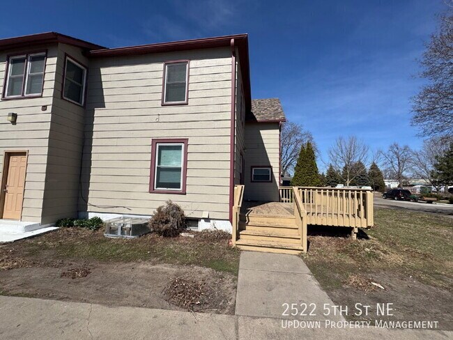 Building Photo - 2522 5th St NE