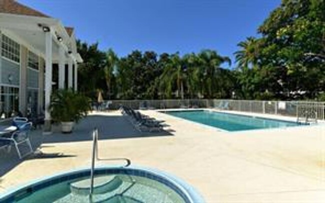 Building Photo - Central Park II Condos -  Downtown Sarasot...