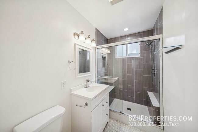 Building Photo - 1215 Hayworth Ave