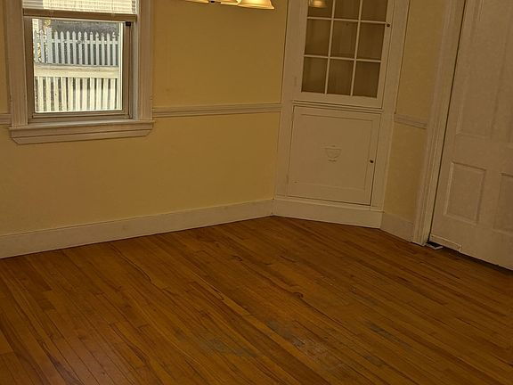 Building Photo - Comfortable home