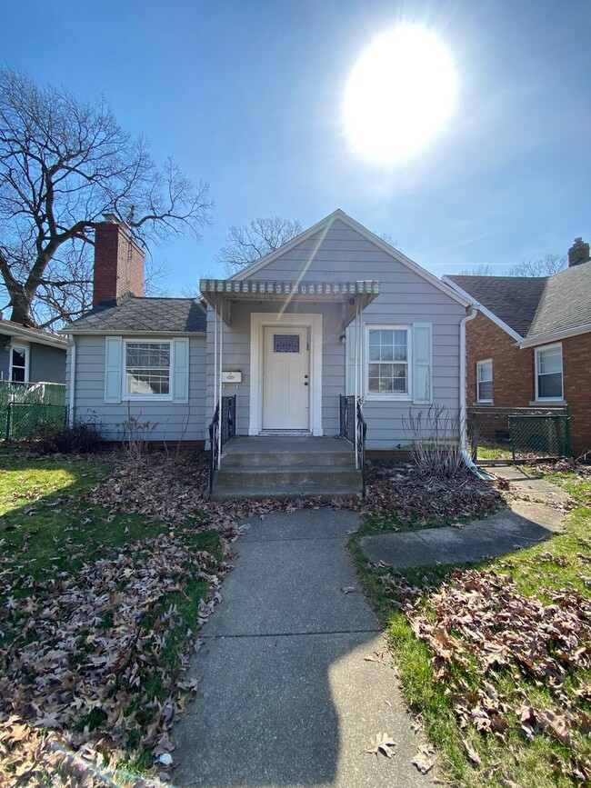 Building Photo - 2 Bedroom Home in South Bend!