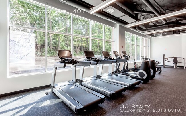 Building Photo - Centrum Evanston - Luxury 2 Bedroom 2 Bath