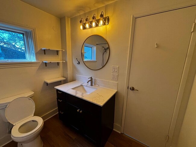 Building Photo - Charming duplex-style house in the heart of Green Lake and Tangletown