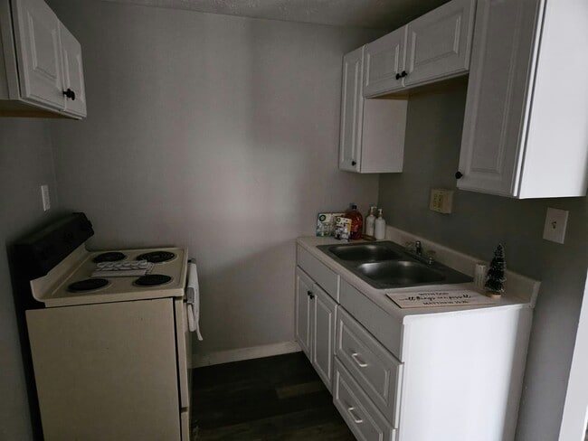 Building Photo - 13430 Euclid Ave