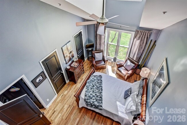 Building Photo - 343 W 7th St