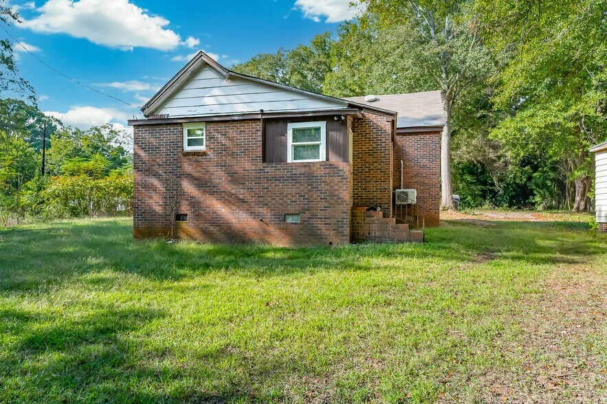 Building Photo - 506 Plain St