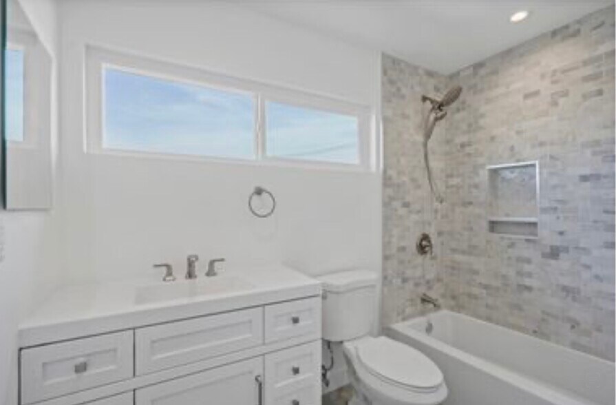 Building Photo - 2915 Hauser Blvd