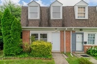 Building Photo - Three Bedroom house in Parkville
