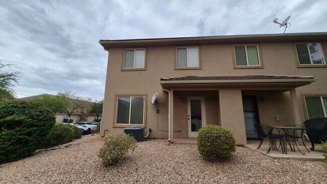Building Photo - Remodeled 3 Bed / 2.5 Bath Townhome in Great Location
