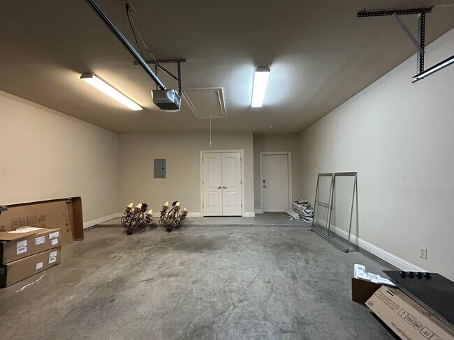 Building Photo - 3335 Hagen Lp