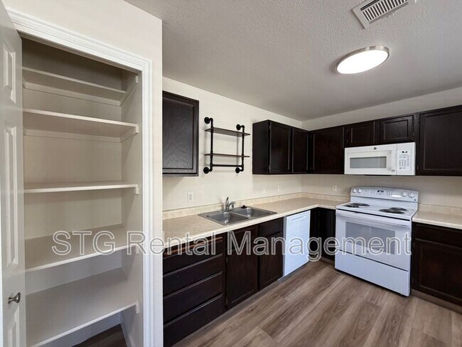 Building Photo - 462 W 300 N