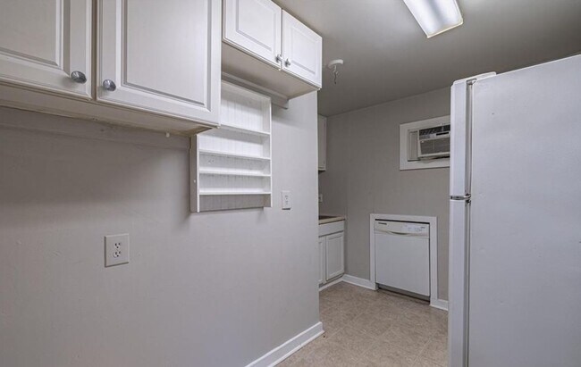 Building Photo - LOMBARDY 102 N