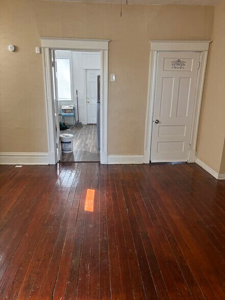 Building Photo - 3844 Lee Ave