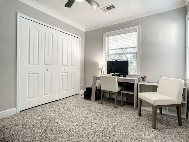 Building Photo - 762 S Beach St