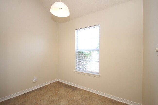 Building Photo - Spacious 3BR/2BA Home in West Pensacola – ...