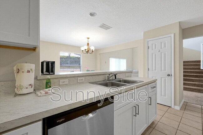 Building Photo - 441 Robin Rd