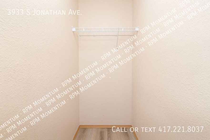 Building Photo - 3933 S Jonathan Ave
