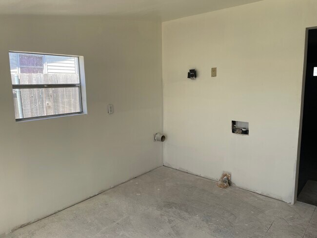 Building Photo - 117 Bowie St